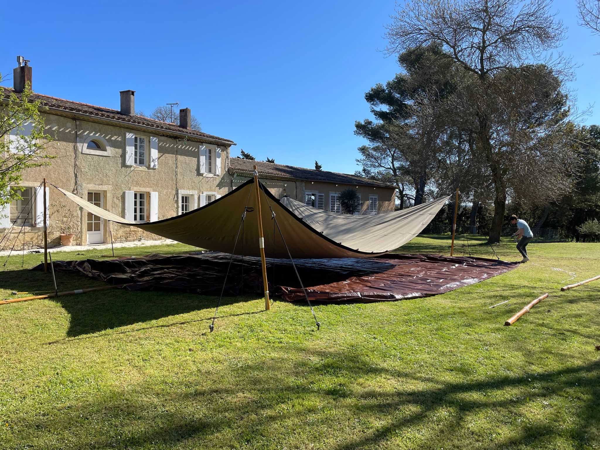 Installation de tente stretch